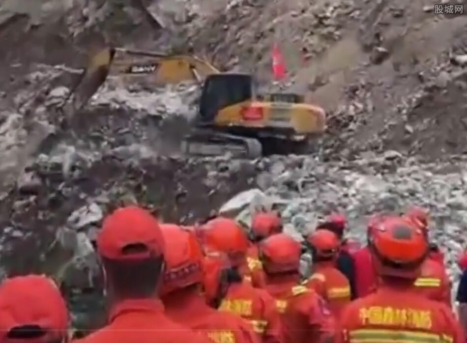 地震掩埋车辆里现生命迹象疑有3人 人被救出来了吗？