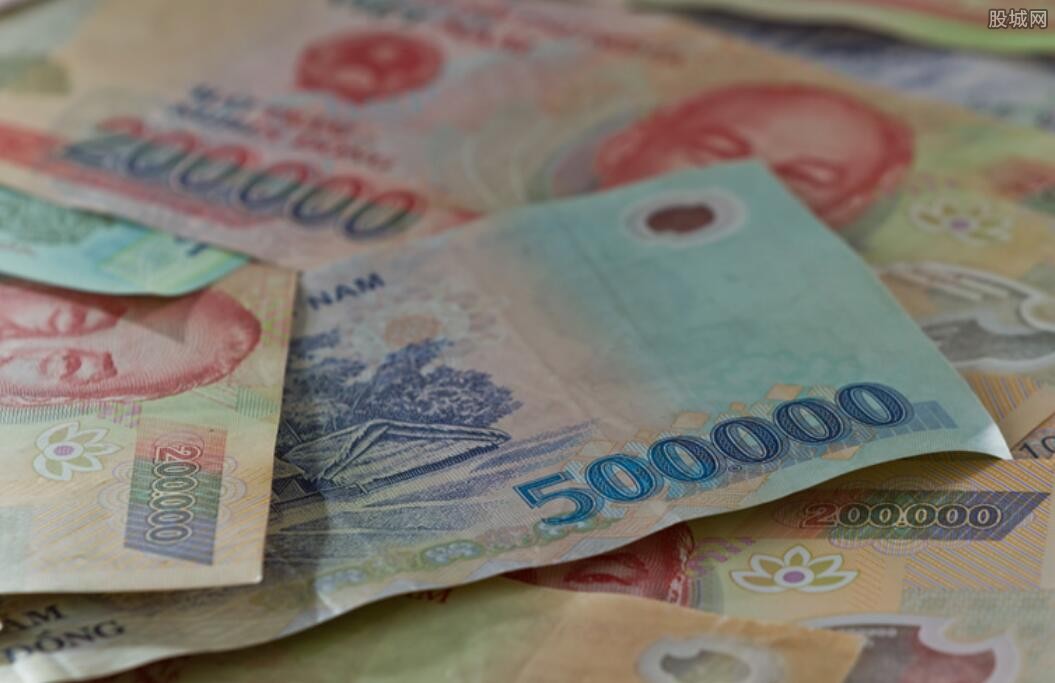 越南男子上班时银行账户收到10亿汇款 报警后又收到10亿