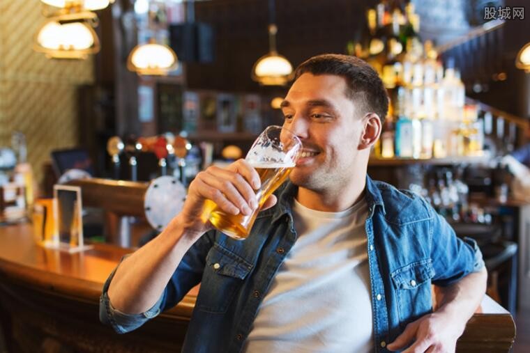 德国研究称饮酒一次就会永久改变大脑 网友：难怪我脑子笨