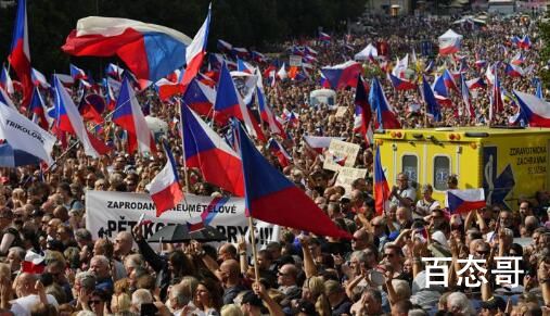 捷克首都七万人抗议能源价格飙升 群众的眼睛是雪亮的