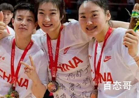 李梦庆祝中国女篮夺银回怼网暴 这些喷子在喷之前先做个人