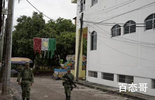 墨西哥一市政府遭毒贩袭击致20死 墨西哥的毒贩私军装备更像正规军