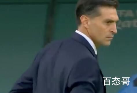 乌拉圭主教练颜值引热议 是不是他被韩国球员头球头到脸上了